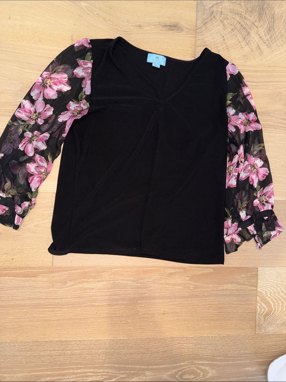 CeCe Black Three Quarter Sleeve Women’s Top, Pink Floral Sheer Sleeves size S